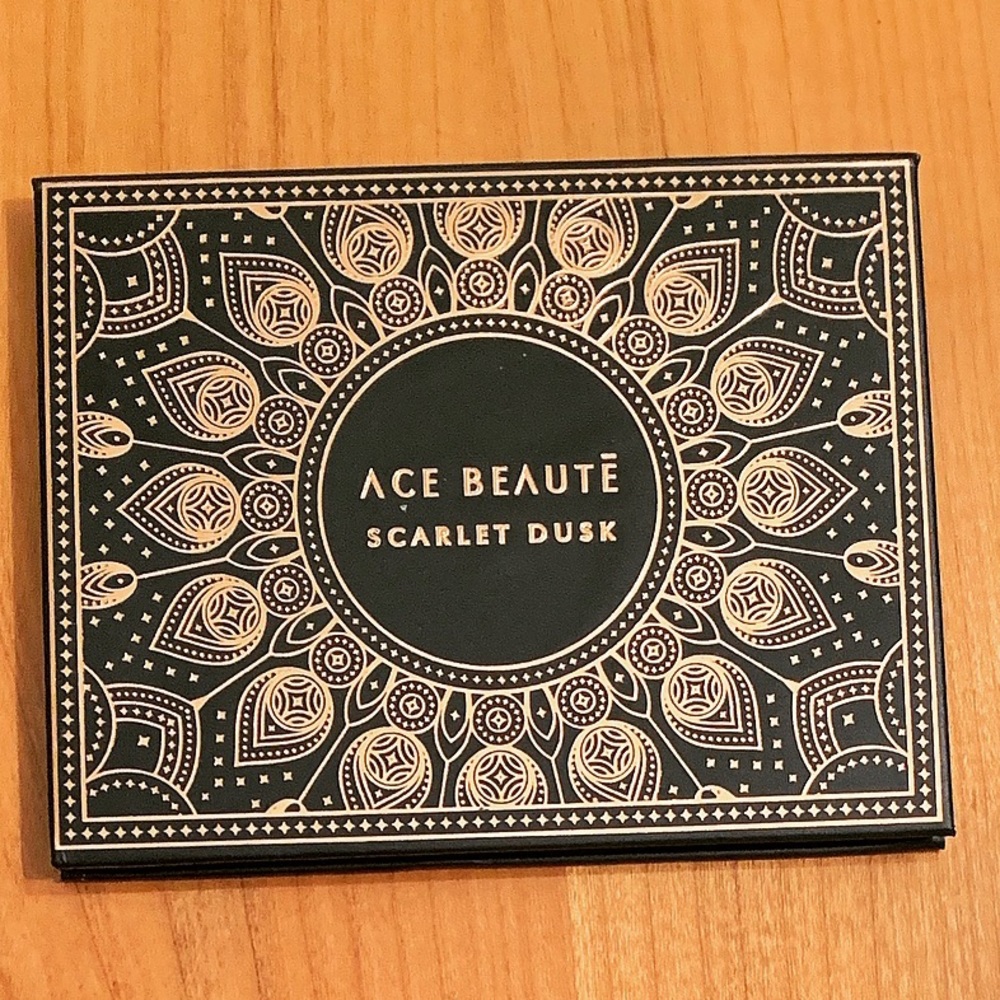 Ace Beaute Eyeshadow Palette - Picture 2 of 2